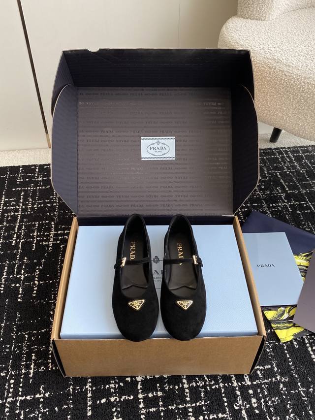 东莞代购级 官网同步盒包装 Prada 24Ss 普拉达春夏新品 实力来袭 Prada Glow限时店很闪亮的单品 玛丽珍单鞋 芭蕾舞鞋 超级爆系列爆品，各大网