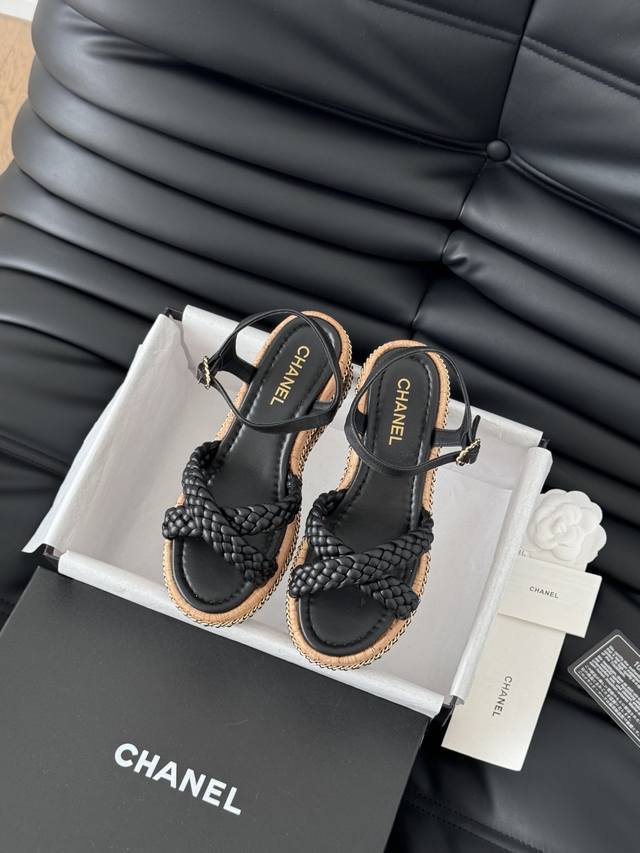Chanel 25P新款编织拖鞋凉鞋系列 新编织面料 编织鞋面 内里羊皮 原版大底 Size:35-39 其他码数定做