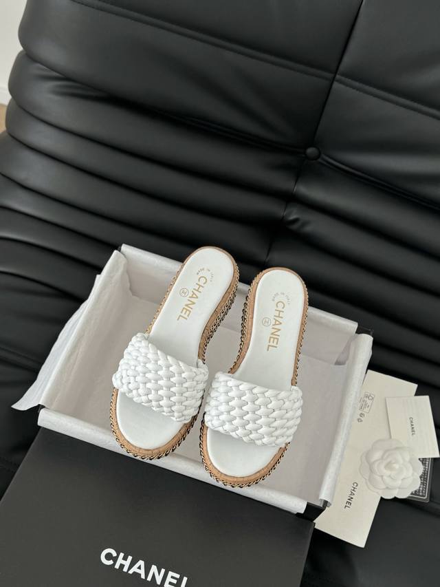 Chanel 25P新款编织拖鞋凉鞋系列 新编织面料 编织鞋面 内里羊皮 原版大底 Size:35-39 其他码数定做