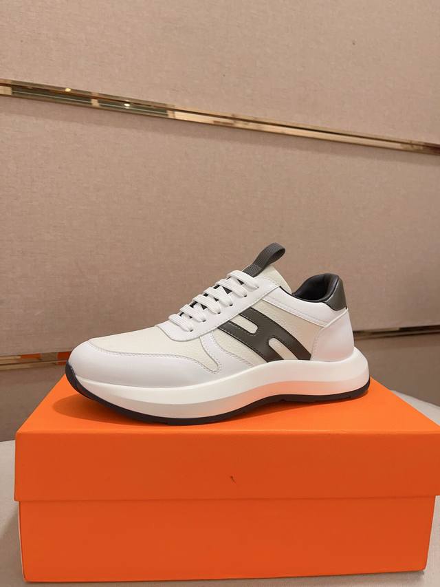 工厂价: 爱马仕 爱家男士经典 专柜新品 鞋面意大利进口牛皮，内里羊皮 鞋底：原厂特供原版底，独家活动成型底超级舒适，原厂跟单货，高品质，可随意进出专柜，欢迎对