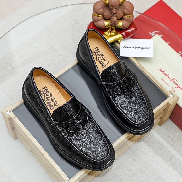 工厂价 菲拉格幕 Ferragamo 新款男士休闲套脚鞋官网原版1:1开模，原单品质做工精细，高端奢华鞋面采用进口意大利头层牛皮奢华水染皮内里橡胶耐磨防滑大底，