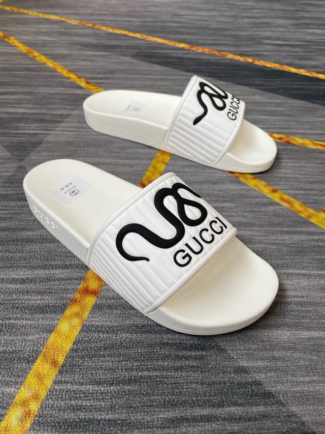 调工厂价 男装男鞋 运动原单古驰 Gucci 2025春季新款，蛇年爆单新品，情侣款一字拖，男女同款，脚感舒适，帅气百搭，码数35-46