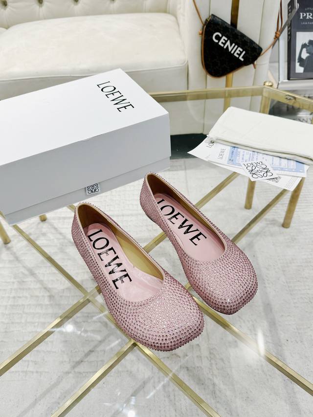 LOEWE 罗意威 上新出厂价 进口真皮底 Loewe 2024 aw 早春最新T台彩钻系列 走秀款鞋面：进口真丝布内里：进口水染羊皮大底：原版开模注塑真皮大底