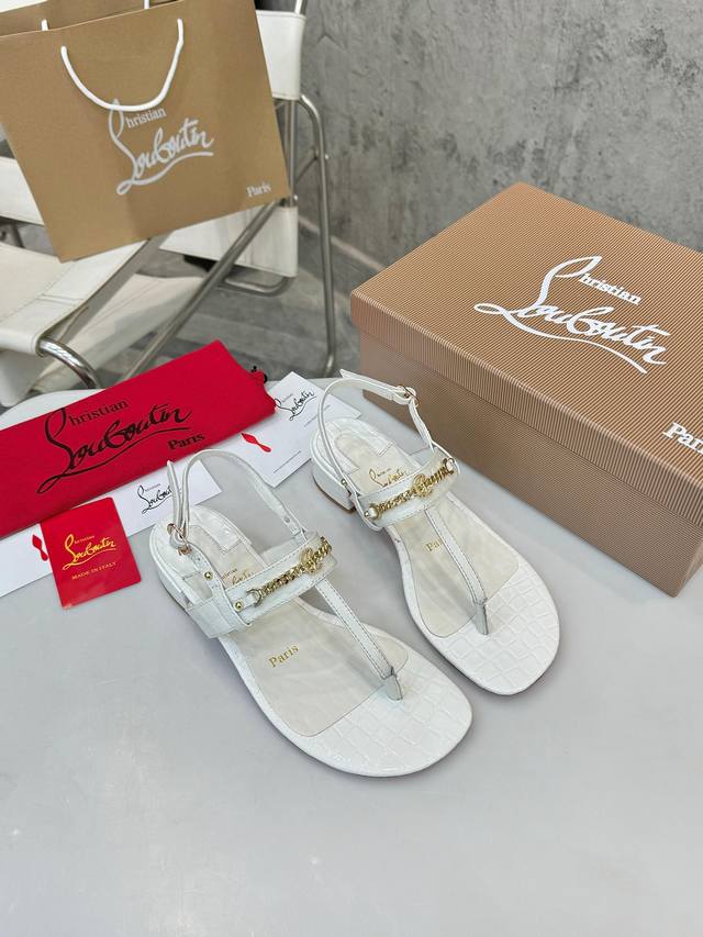 胶底 真皮底 顶级版本 独家定制代购级⑤个颜色供选择。重磅推出 Christian Louboutin CL 标识设计 红底鞋最新走秀款 简称CL 红底鞋 T台