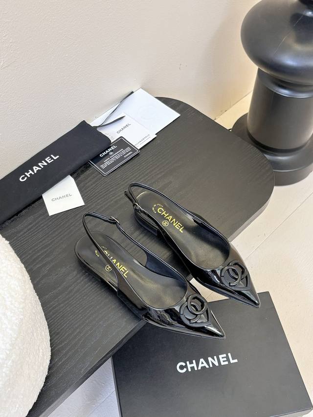 Ch*anel 25C新款爱心扣尖头单鞋 凉鞋绝美玛丽珍系列很难不爱鞋面 漆皮 内里羊皮 真皮大底原版开模五金 Size:35-39 4041定制