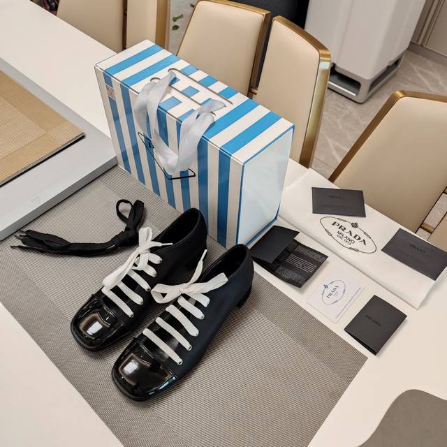校园风玛丽珍绑带单鞋系列 顶级包装配套最高版本 PRADA 2025s普拉达春夏新品， 顶级版本 实力来袭！校园风时尚普拉达公主糖果风绑带单鞋，少女必备 每色鞋