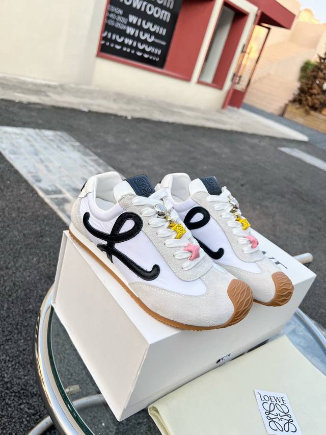 出厂价 王一博，幂幂同款同款2025早春爆款Loewe罗意威Ballet Runner 运动鞋德训鞋情侣鞋全新配色复古系列跑鞋进口头层牛皮注塑Logo工艺，尼龙