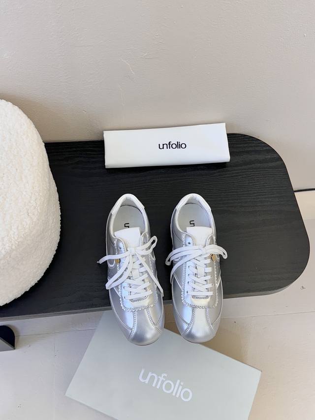 unfolio春夏 25新品Cross-Trainer系带低帮运动鞋文咏珊张小斐众多网红 明星同款 超级如软舒适面料：进口牛反绒 进口牛皮 内里羊皮布料拼接 大