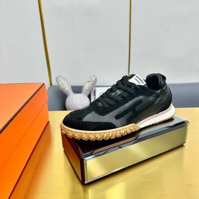 男+10顶级版本Hermes 爱马仕休闲鞋情侣款H家 四季新品运动鞋H家 heros 运动鞋新品简约鞋面牛皮牛筋面，轻盈舒适透气！运动感十足！顶级精品size