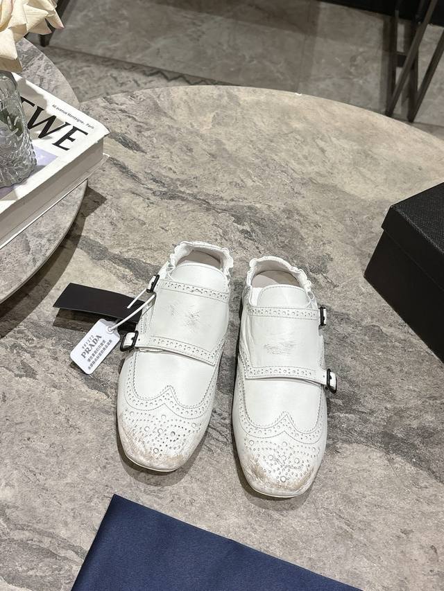 顶级品质Prad* 25ss 普拉达走秀款复古流苏半拖鞋单鞋爆款！走秀款 复古感时髦满满 随意百搭 时尚休闲 独到味道，人人都爱也轻松驾驭 每年都会爆.足以征服