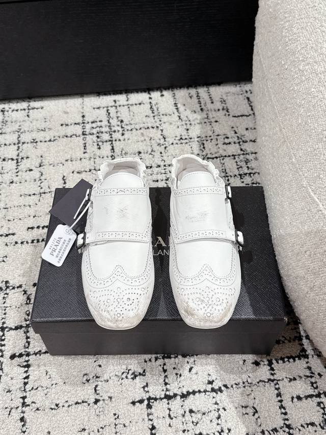 顶级版本Prada 普拉达 25 走秀款复古2扣单鞋爆款！走秀款 复古感时髦满满 随意百搭 时尚休闲 独到味道，人人都爱也轻松驾驭 每年都会爆.足以征服你，穿上