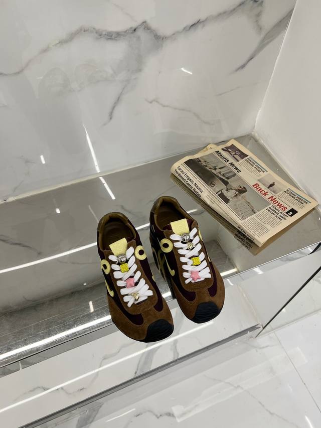 高版本 ‘’ Loewe 2025 ss 2.0复古运动鞋2.0升级了穿感更加舒适 DIY鞋带配件更有趣味、品质依旧、区别市面抢出版本、自购原版独立开发、鞋面采