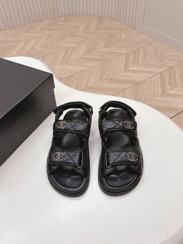 拖鞋 凉鞋 2025新色系！CHANEL 香奈儿 2025新款凉鞋拖鞋系列 经典系列 每个款式都很赞 菱格松糕底沙滩凉鞋 拖鞋 优雅高贵 舒适百搭鞋面：羊皮 布