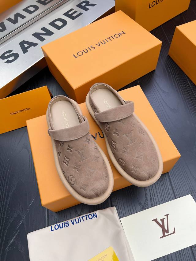 皮里 louis vuitton 路易威登 lv 新款专柜同步发售，鞋面意大利进口专属面料，全进口羊皮内里，完全1比1复刻，鞋底：特供原版底，独家活动成型超级舒