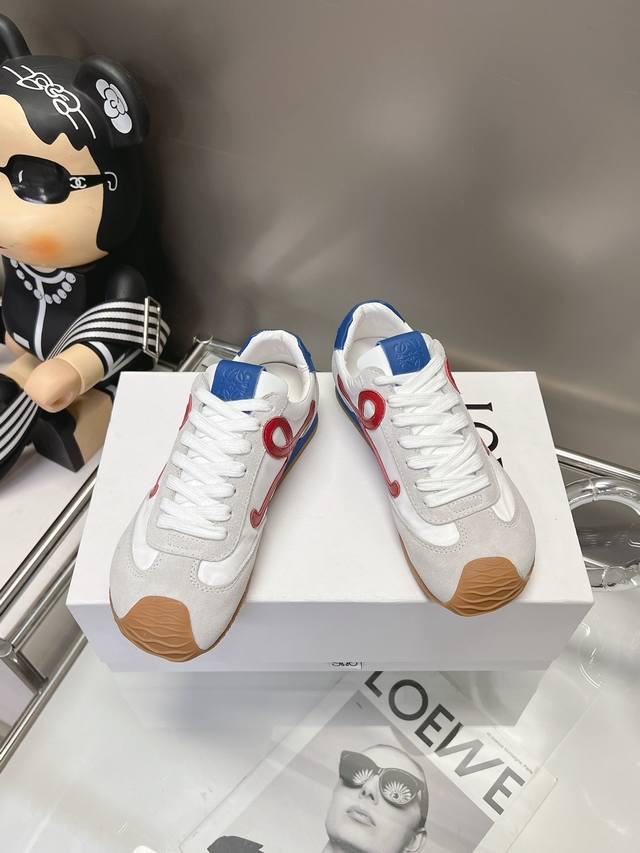 LOEWE原版BALLET RUNNER2.0 罗意威芭蕾鞋！按原版套楦工艺 不对称鞋头造型，罗意威的标志性设计！超柔软、轻便且灵活的波浪纹原版TPU底， 不是
