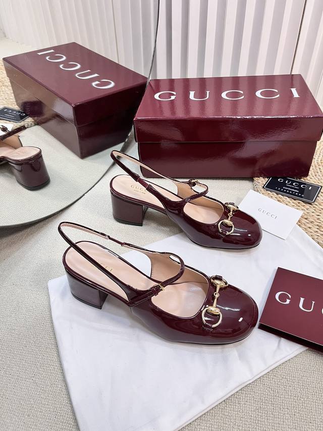 家新款Gucci马衔扣露跟浅口后系带凉鞋粗跟凉鞋真皮大底底 橡胶底 跟高：6cm 配码：35-42 41 40 42定做不退换 包装：原版全套红色包装