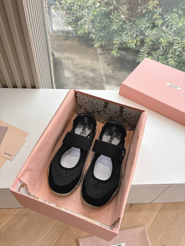 G08所见即所得 升级原版开模 正确版MiuMiu 缪缪 25ss 春夏新款 饼干鞋 阿甘鞋休闲运动鞋miumiu最新爆款玛丽珍魔术贴单鞋前卫大胆的设计，Miu