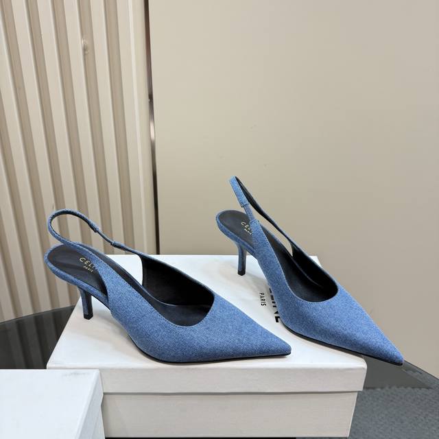 牛仔布 皮面 CELIN*经典复古尖头高跟鞋塞林这系列真的很复古 无敌搭配怎么穿都超级好看 小尖头是设计巨显脚瘦小 面料原版定制材质内里垫脚均为小羊皮意大利进口
