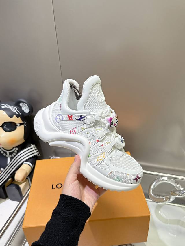 顶级版本 油边工艺 LV拱桥底老爹鞋 原版开模，高品质 Louis Vuitton 路易威登 驴家 L家LV运动鞋本款 LV Archlight 运动鞋以科技网